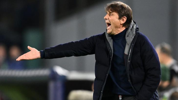 Napoli coach Antonio Conte gesticulates